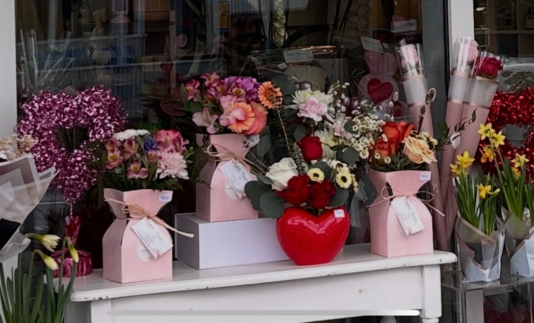 Mini Masterpiece Craft Box Vase Arrangement for your budget
